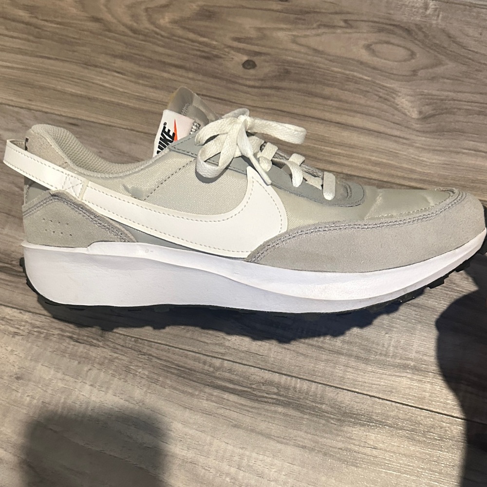 Men’s 10.5 Nike Waffle Light Gray and White